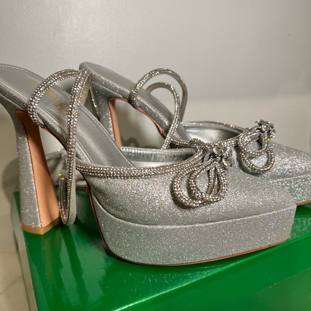 Women's Rhinestone Bow Platforms - Picture 4 of 7